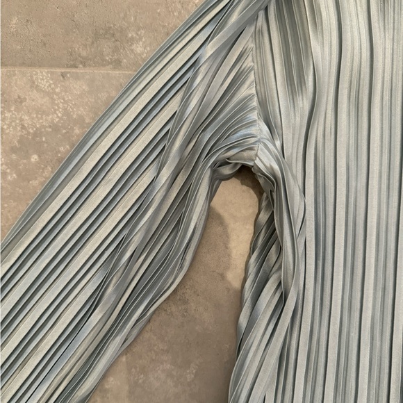 Rachel Zoe Light Blue Pleated Button Down XS - Picture 6 of 6